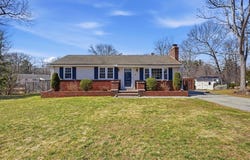 4 Edsel Dr, Burlington, MA 01803