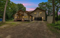 2164 Georgeland Dr, Waterford, MI 48329