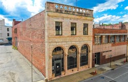 27 N Mercer St, New Castle, PA 16101