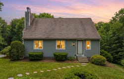 17 Claus Way, Marstons Mills, MA 02648