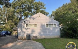 2032 SW Randolph AVE, Topeka, KS 66604