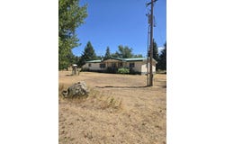 11512 E Bridges Rd, Elk, WA 99009