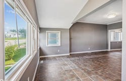 927 S 9TH AVE, Marshalltown, IA 50158