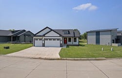 6674 Shadow Ridge Place, Columbus, NE 68601
