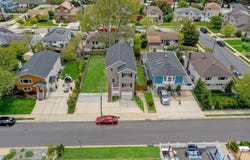 1010 California Place S, Island Park, NY 11558