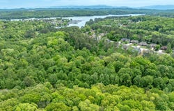 211 Wahuhu Lane, Loudon, TN 37774