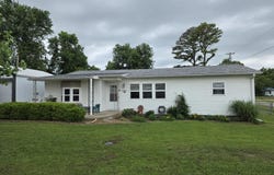 201 S Everett Street, Fair Play, MO 65649