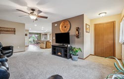 810 Spruce Drive, Independence, IA 50644