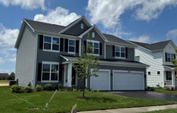 627 Henry Lane, Oswego, IL 60543
