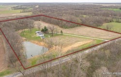1401 Longbridge Trail, Walshville, IL 62091