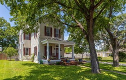 515 Wolf ST, Schulenburg, TX 78956