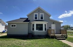 109 NE 4th St, Madison, SD 57042