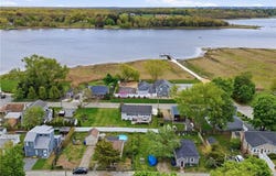 10 Read Avenue, Warren, RI 02885
