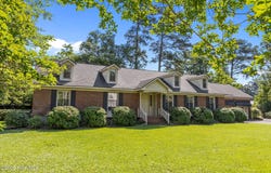 1909 Pawnee Drive, Kinston, NC 28504