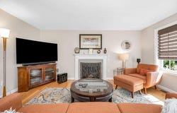 4 Chestnut St, Hudson, NH 03051