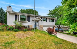 919 Squire Ln, West Bend, WI 53090