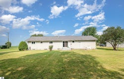 425 First Street, Breckenridge, MI 48615