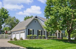 3104 S Victoria Lane, Blue Springs, MO 64015