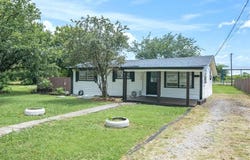 402 E Davis Avenue, Alvarado, TX 76009