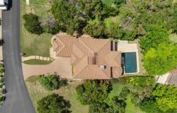 27 Autumn Oaks Drive, The Hills, TX 78738