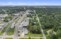 221 N Vardaman Street, Wiggins, MS 39577