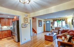 958 N Queens Avenue, Lindenhurst, NY 11757