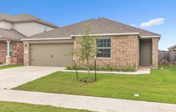 408 Sebring CIR, Hutto, TX 78634