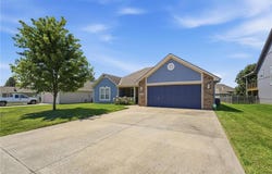 1604 SE Dalton Drive, Lee's Summit, MO 64081
