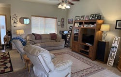 1102 E Perry Ln, Harrisburg, SD 57032
