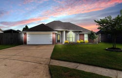 123 Chartres Court, Laplace, LA 70068