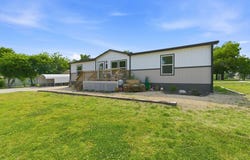 519 E 3rd St, Eureka, KS 67045-1903