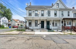 17 Railroad Ave, Phillipsburg Town, NJ 08865-3211