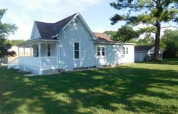 200 N Madison Street, Kinmundy, IL 62854