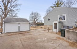 8009-8011 University Avenue, Cedar Falls, IA 50613