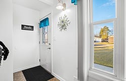 133 28th St, Minot, ND 58701