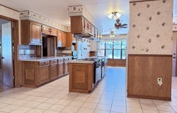 2343 E 2050 Rd, Hugo, OK 74743