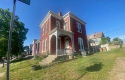 432 S 5th Street, Atchison, KS 66002