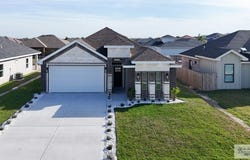 8801 SWAN LAKE DR, HARLINGEN, TX 78552