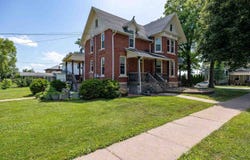 201 E 4th St, Tipton, IA 52772