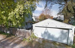 320 N Dodge St, IowaCity, IA 52240