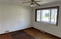 1008 1/2 Gaskill Ave, Jeannette, PA 15644