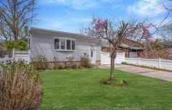 7 Healy Street, Huntington, NY 11743