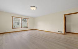 208 W 1st, MOUNT MORRIS, IL 61054