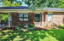 300 N 4th ST, Lavaca, AR 72941