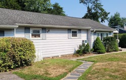 1459 Manatuck Blvd, Bay Shore, NY 11706