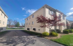 12586 Chardin Place, St Louis, MO 63128
