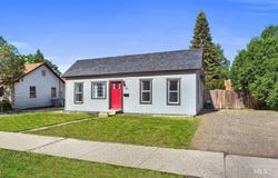 155 N N 11th E St, Mountain Home, ID 83647