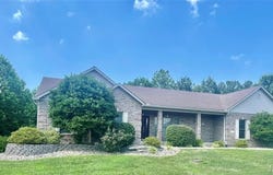 77 Woodcrest Drive, Bethalto, IL 62010