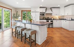 2132 W Shore Dr, Delafield, WI 53018