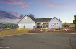 412 S 93rd Ave, Yakima, WA 98908